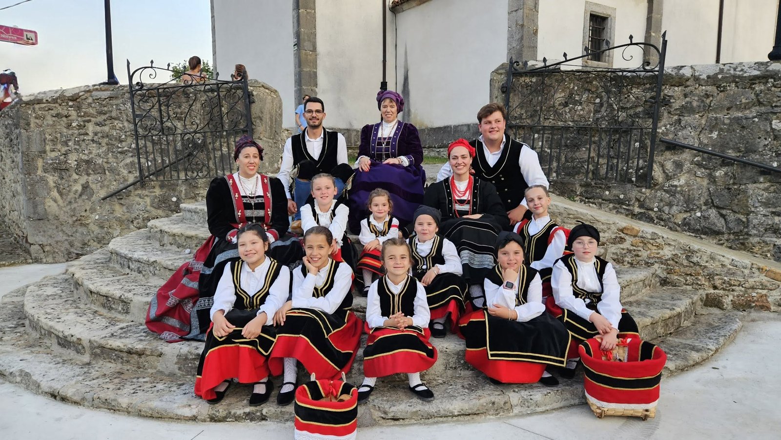 Grupo de Danzas El Cuevano en Las Machorras